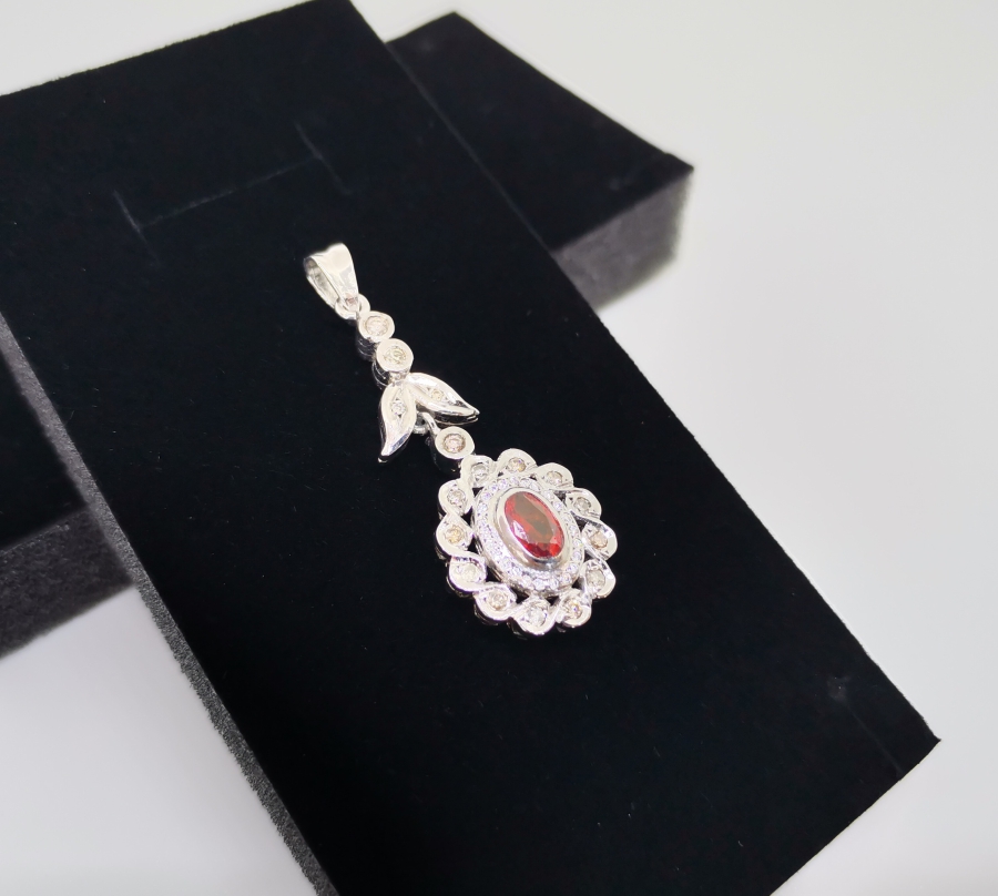 YAKUT VE PIRLANTA TAŞLI ZİNCİR MODEL KOLYE UCU