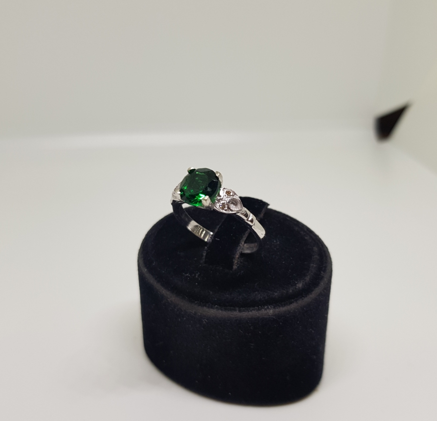 ZÜMRÜT VE PIRLANTA TAŞLI FLEMENK MODEL YÜZÜK