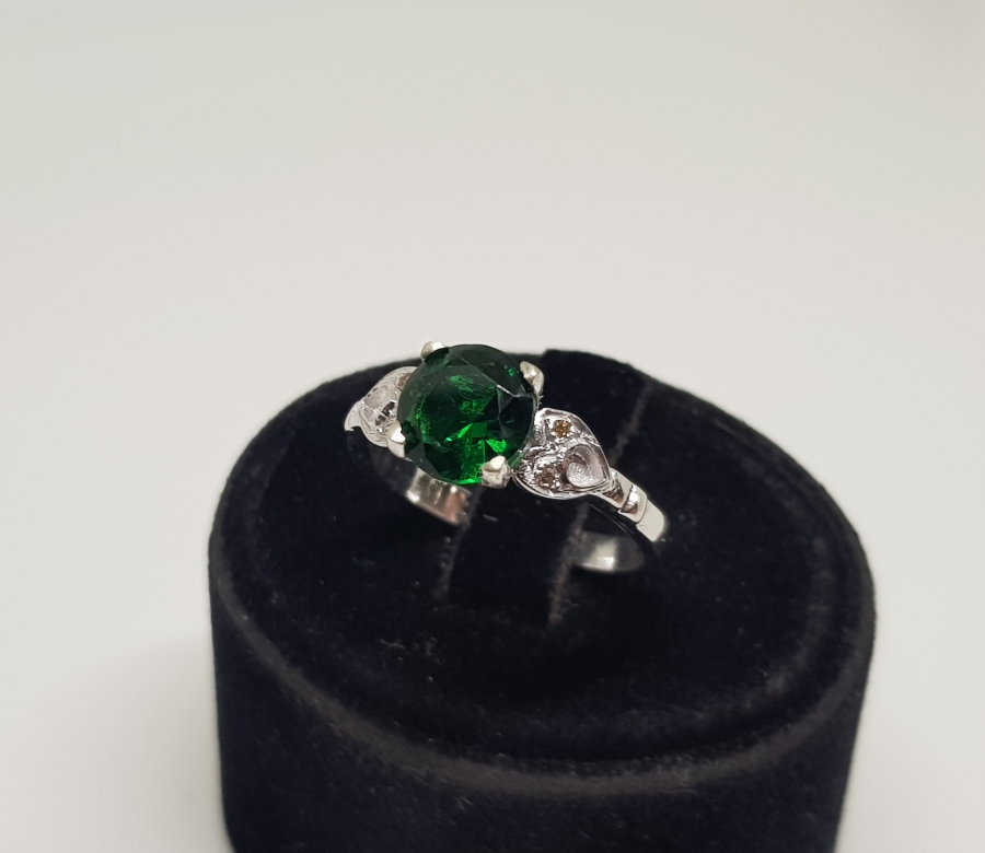 ZÜMRÜT VE PIRLANTA TAŞLI FLEMENK MODEL YÜZÜK