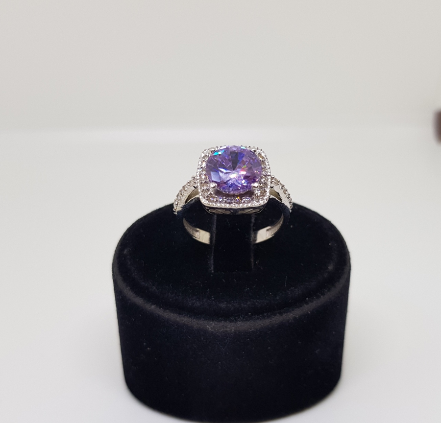 AMETİST VE PIRLANTA TAŞLI AVRUPA MODELLİ YÜZÜK