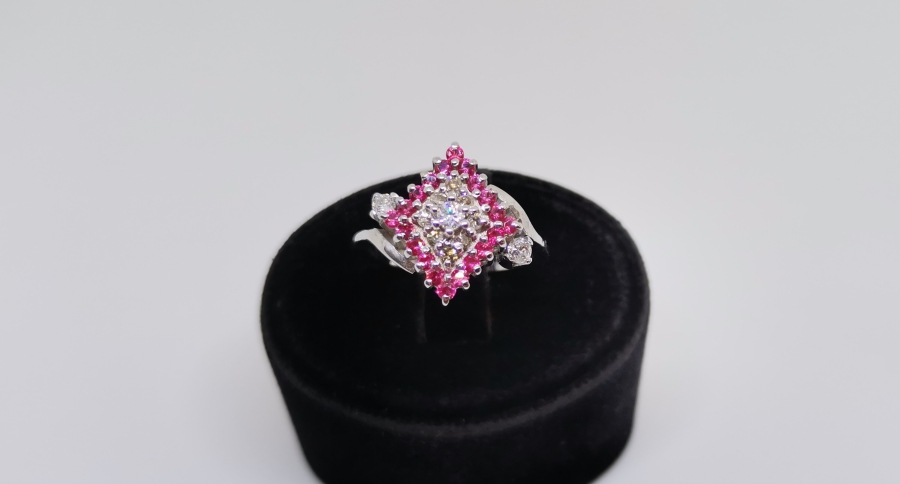 YAKUT VE PILANTA TAŞLI DİK KARE MODELİ YÜZÜK