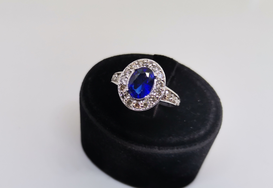 SAFİR VE PIRLANTA TAŞLI GUBUR MODEL YÜZÜK