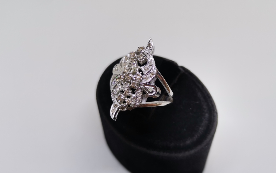 YARIM AY MODELİ PIRLANTA TAŞLI YÜZÜK