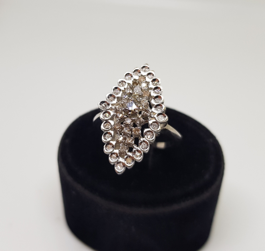 PIRLANTA TAŞLI BAKLAVA DİLİMİ MODEL YÜZÜK