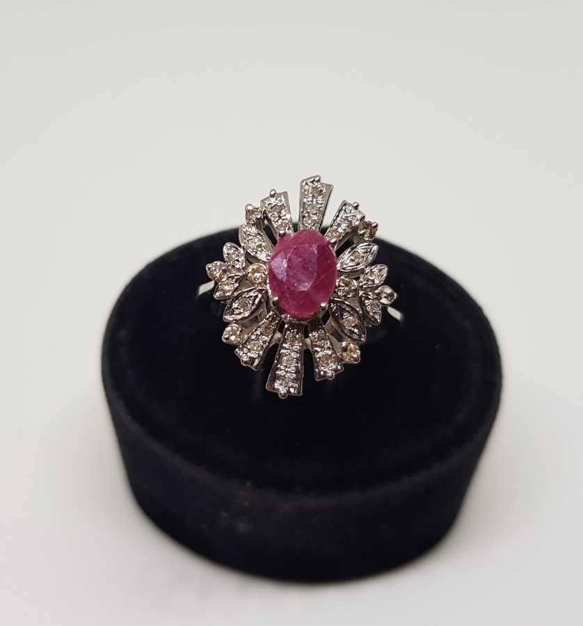 HAS YAKUT VE PIRLANTA TAŞLI OVAL ÇİÇEK