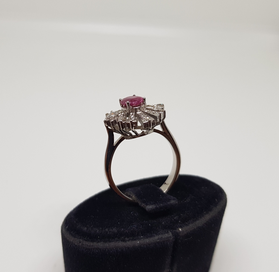 HAS YAKUT VE PIRLANTA TAŞLI OVAL ÇİÇEK