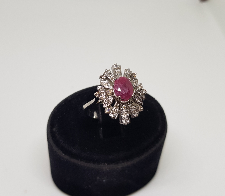 HAS YAKUT VE PIRLANTA TAŞLI OVAL ÇİÇEK