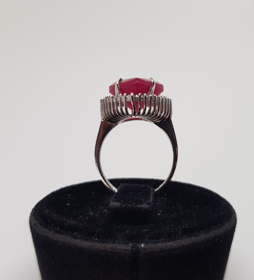 PIRLANTA VE YAKUT TAŞLI BÜYÜK DAMLA MODEL YÜZÜK