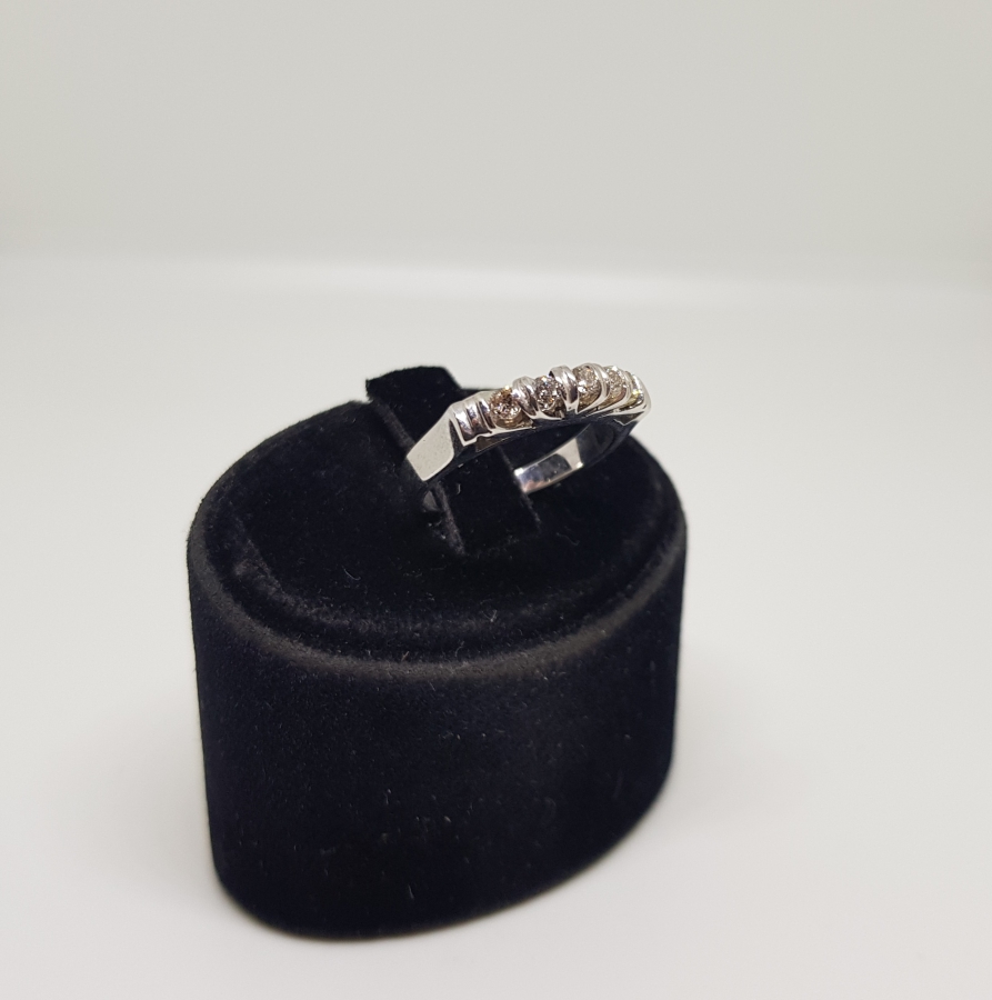 BEŞTAŞ MODEL PIRLANTA TAŞLI YÜZÜK