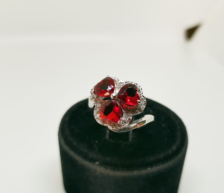 YAKUT VE PIRLANTA TAŞLI YONCA MODEL YÜZÜK