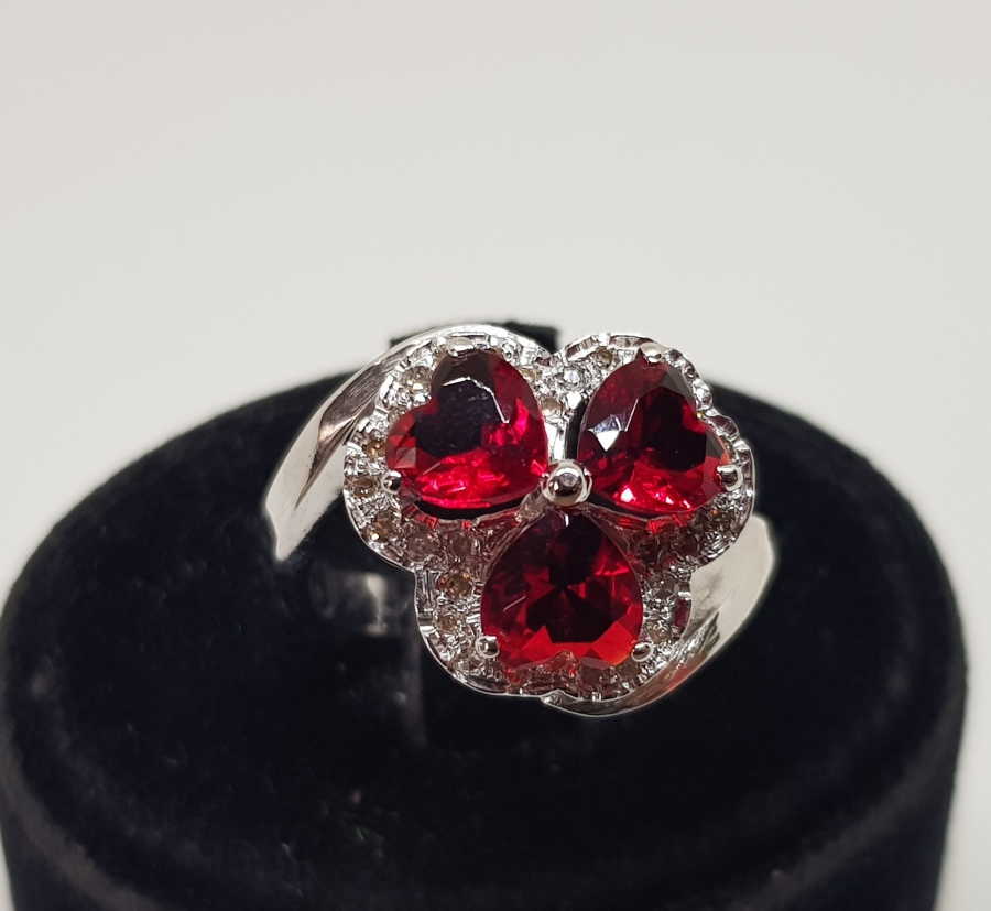 YAKUT VE PIRLANTA TAŞLI YONCA MODEL YÜZÜK