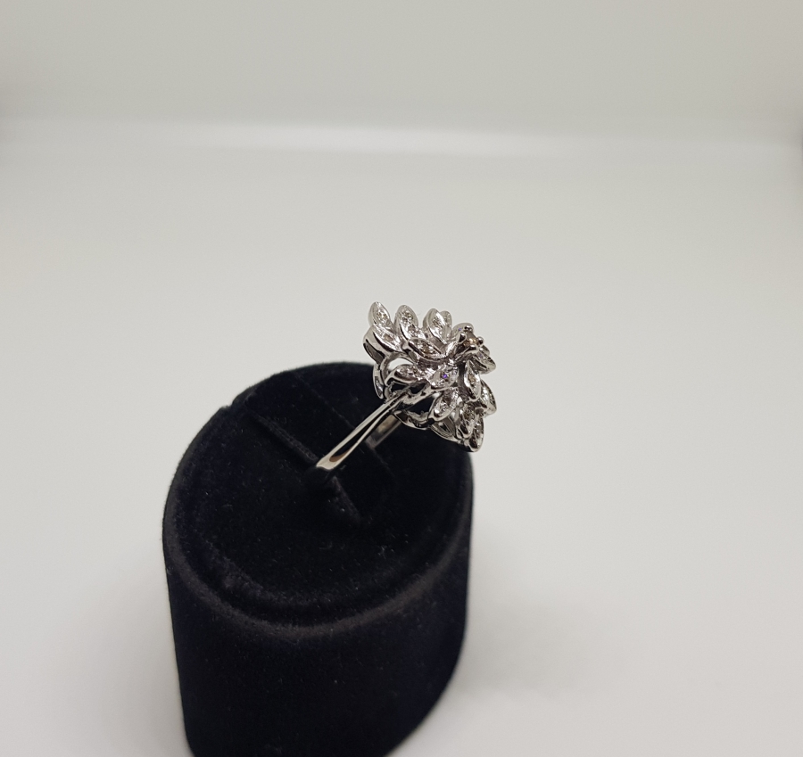 PIRLANTA TAŞLI SARMAŞIK MODELİ YÜZÜK