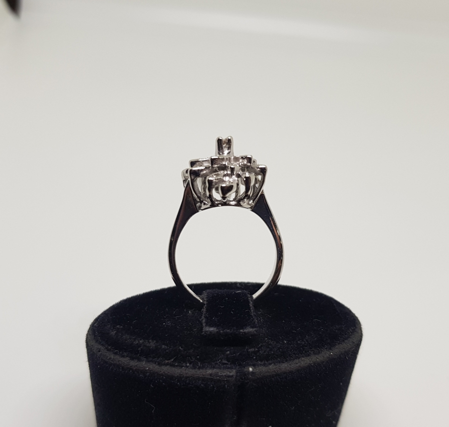 PIRLANTA TAŞLI SARMAŞIK MODELİ YÜZÜK