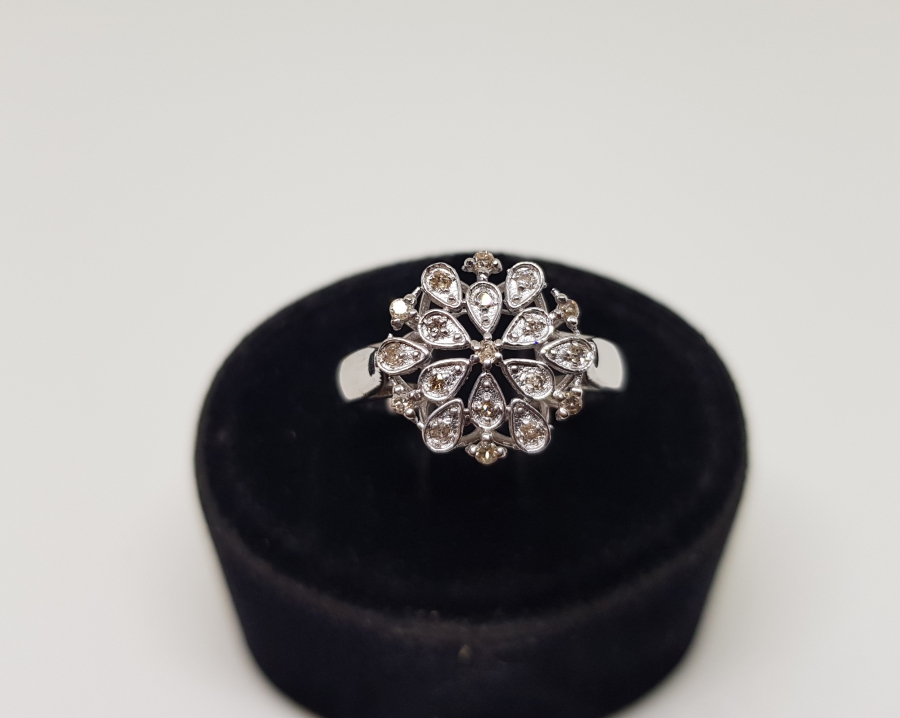 YAPRAKLI MODEL PIRLANTA TAŞLI YÜZÜK