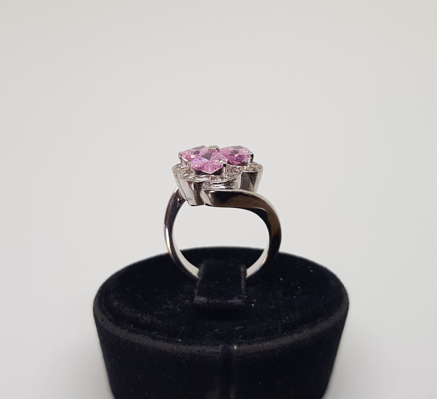 PEMBE KUVARZ VE PIRLANTA TAŞLI YÜZÜK