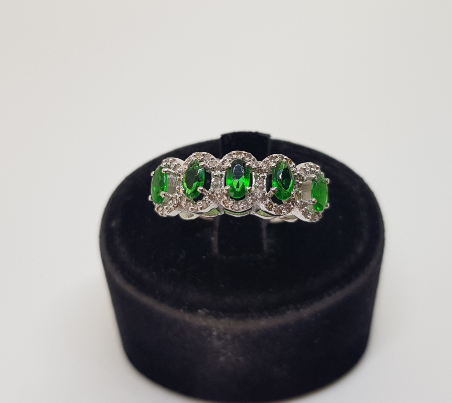 ZÜMRÜT VE PIRLANTA TAŞLI YARIM TAM TUR MODEL YÜZÜK