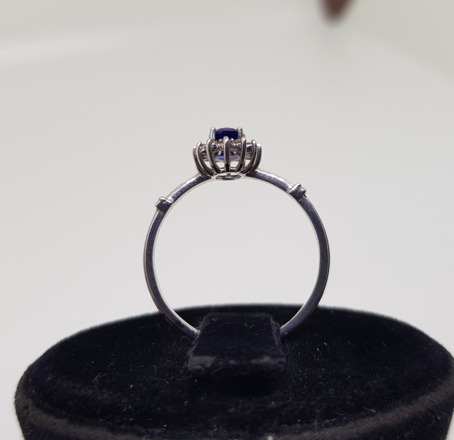 MİNİ GÜNEŞ MODELİ SAFİR VE PIRLANTA TAŞLI YÜZÜK