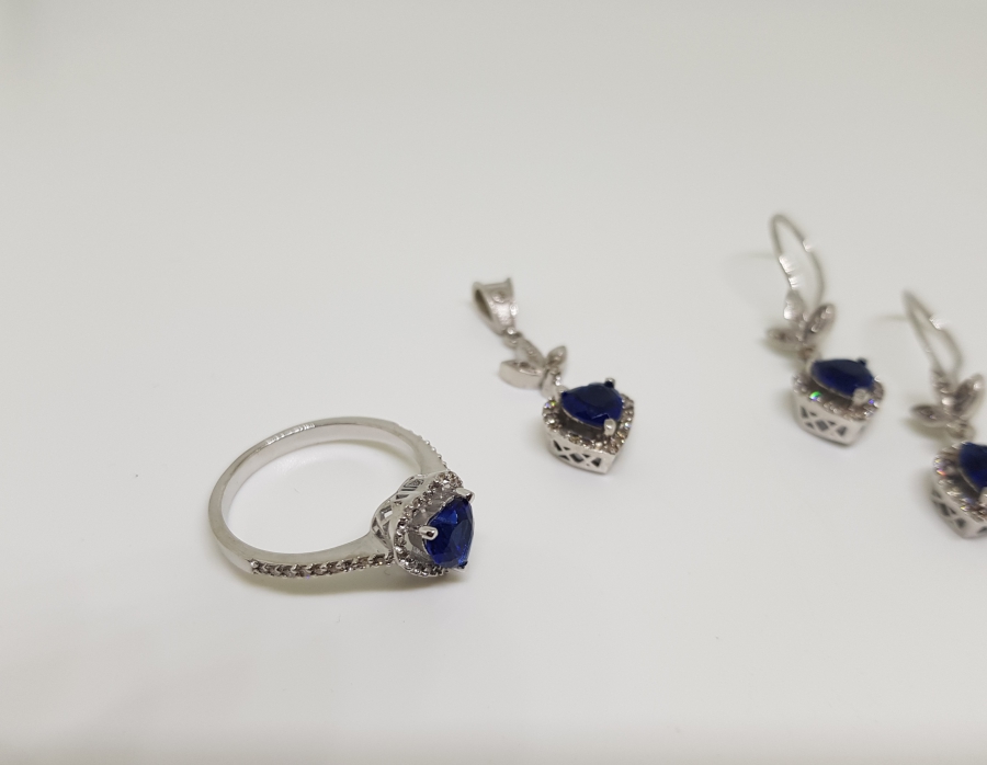 PIRLANTA VE SAFİR TAŞLI KALPLİ MODEL TAM SET