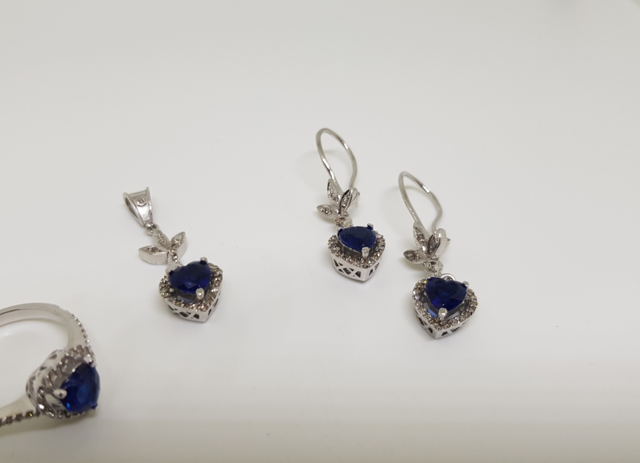 PIRLANTA VE SAFİR TAŞLI KALPLİ MODEL TAM SET