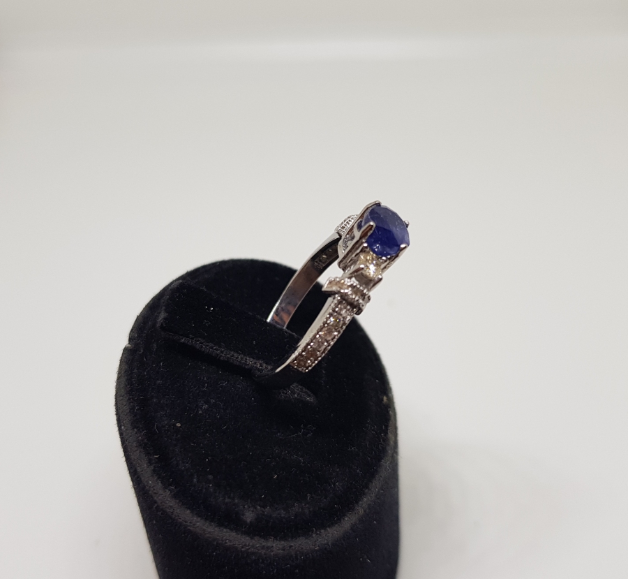 PIRLANTA VE HAS SAFİR TAŞLI OVAL MODEL YÜZÜK