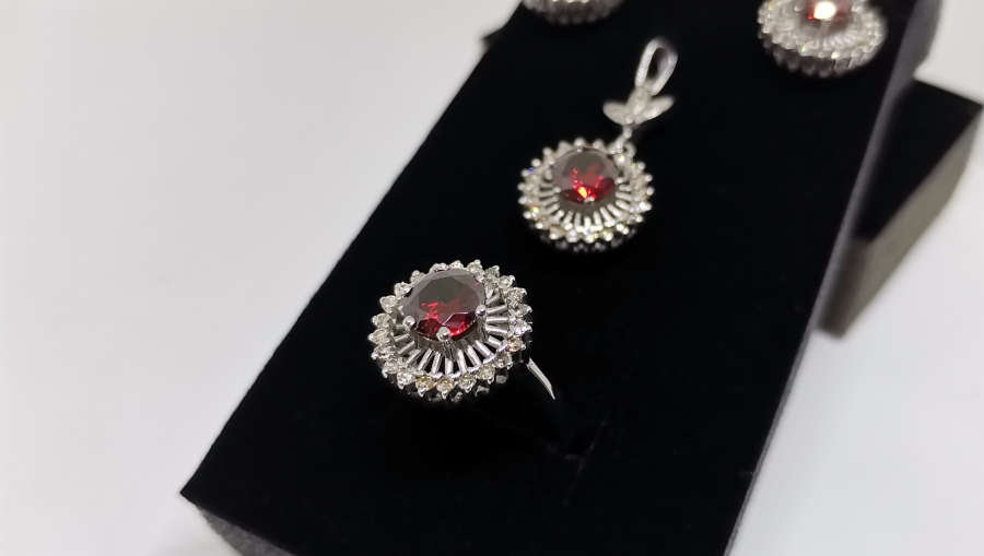 PIRLANTA VE GARNET TAŞLI ÜÇLÜ SET