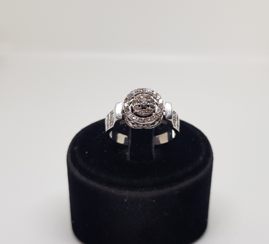 HALKALI MODEL PIRLANTA TAŞLI YÜZÜK