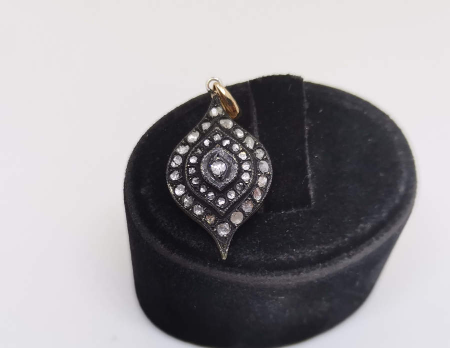 BÜYÜK DAMLA MODELİ ELMAS TAŞLI KOLYE UCU