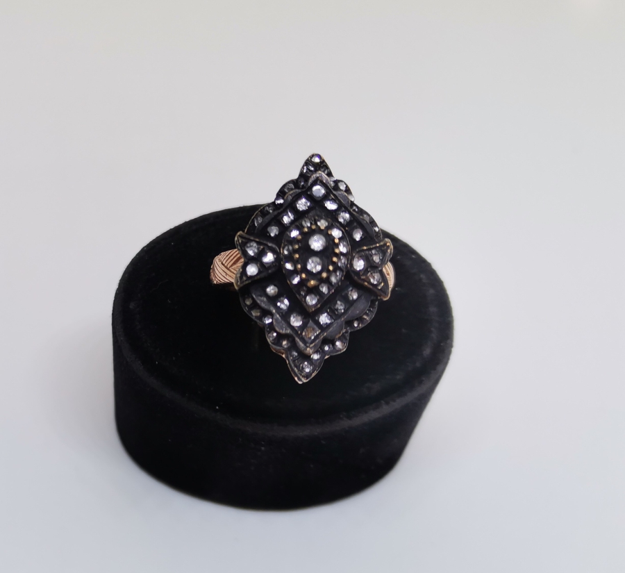 ELMAS TAŞLI GİRİT MODELİ YÜZÜK