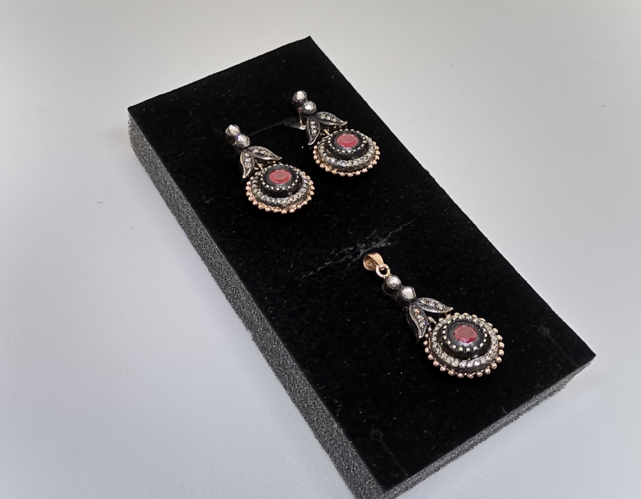 ELMAS VA YAKUT TAŞLI HÜRREM MODEL KOLYE KÜPE TAKIMI