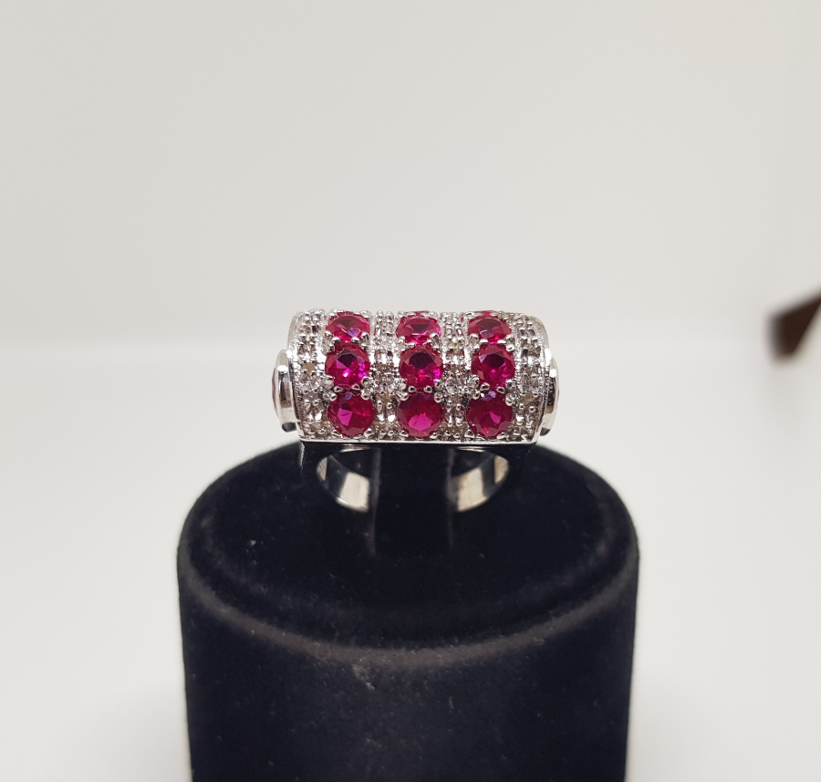 MÜHRE MODEL YAKUT VE PIRLANTA TAŞLI YÜZÜK