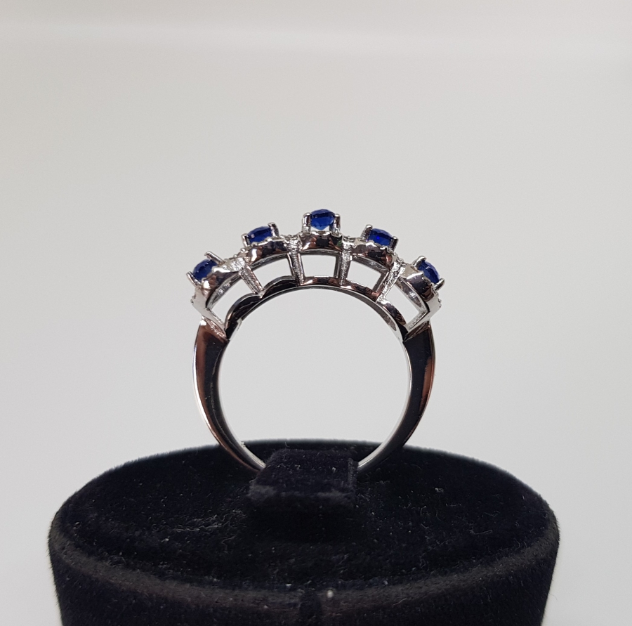 SAFİR VE PIRLANTA TAŞLI YARIM TAMTUR MODEL YÜZÜK