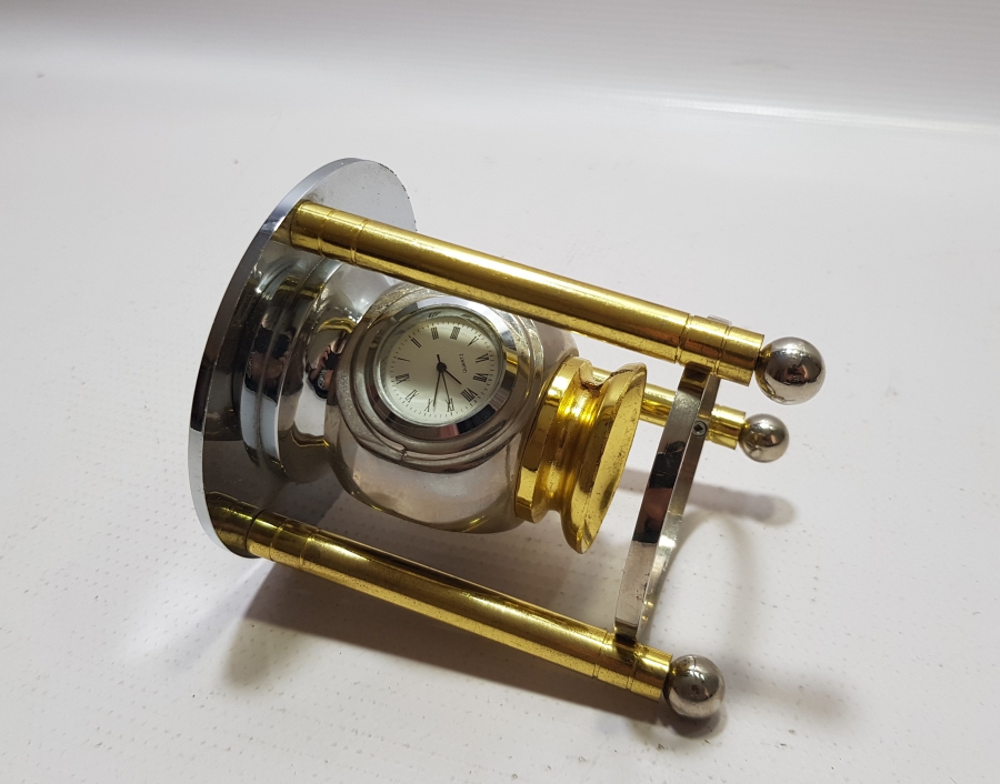 TERMOMETRESİ VE SAATİ BULUNAN PROMOSYON MASA ÜSTÜ SÜSÜ