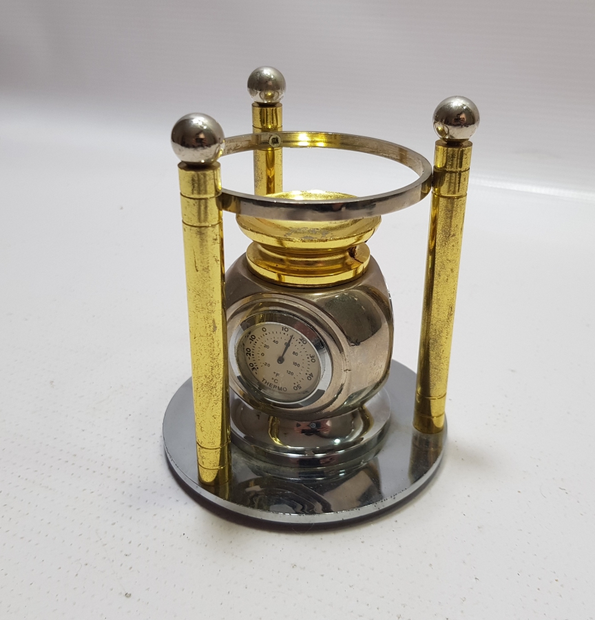 TERMOMETRESİ VE SAATİ BULUNAN PROMOSYON MASA ÜSTÜ SÜSÜ