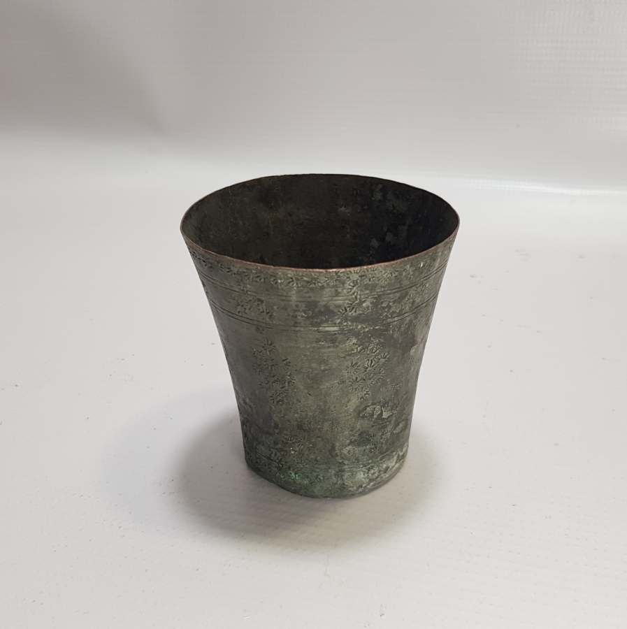 ÜZERİ İŞLEMELİ OSMANLI DÖNEMİ SU BARDAĞI