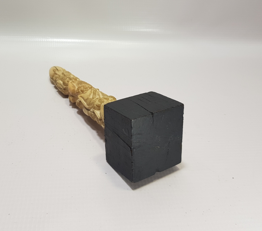 FİLDİŞİNDEN MAMUL ANTİKA MASA ÜSTÜ OBJESİ