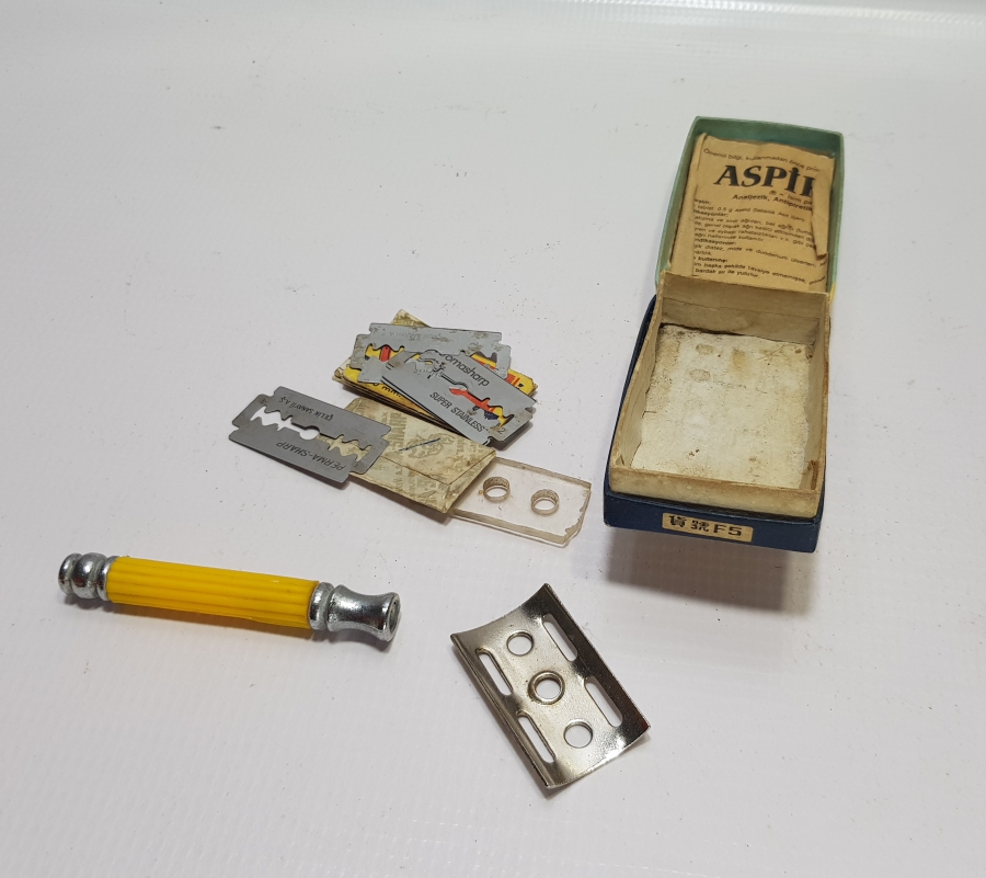 ORİJİNAL KUTUSUNDA ANTİKA SEYAHAT TRAŞ TAKIMI