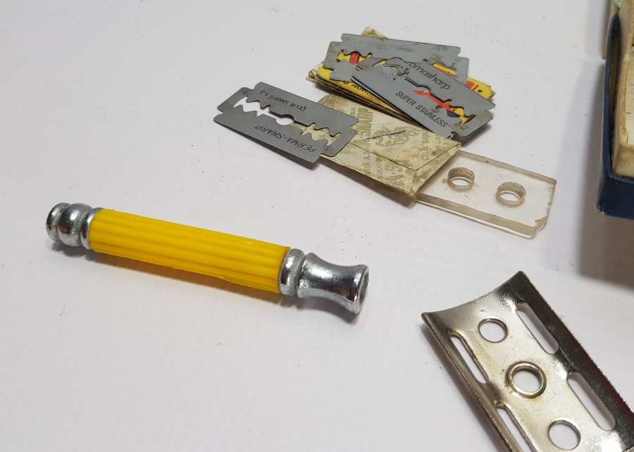 ORİJİNAL KUTUSUNDA ANTİKA SEYAHAT TRAŞ TAKIMI