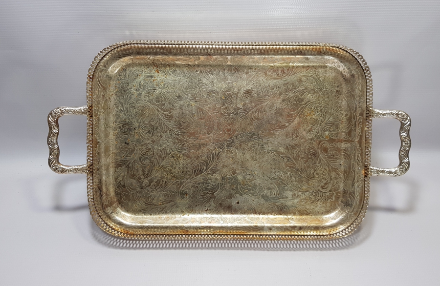 KABARTMA VE KALEM İŞÇİLİKLİ GÜMÜŞ KAPLAMA ANTİKA BÜYÜK BOY TEPSİ