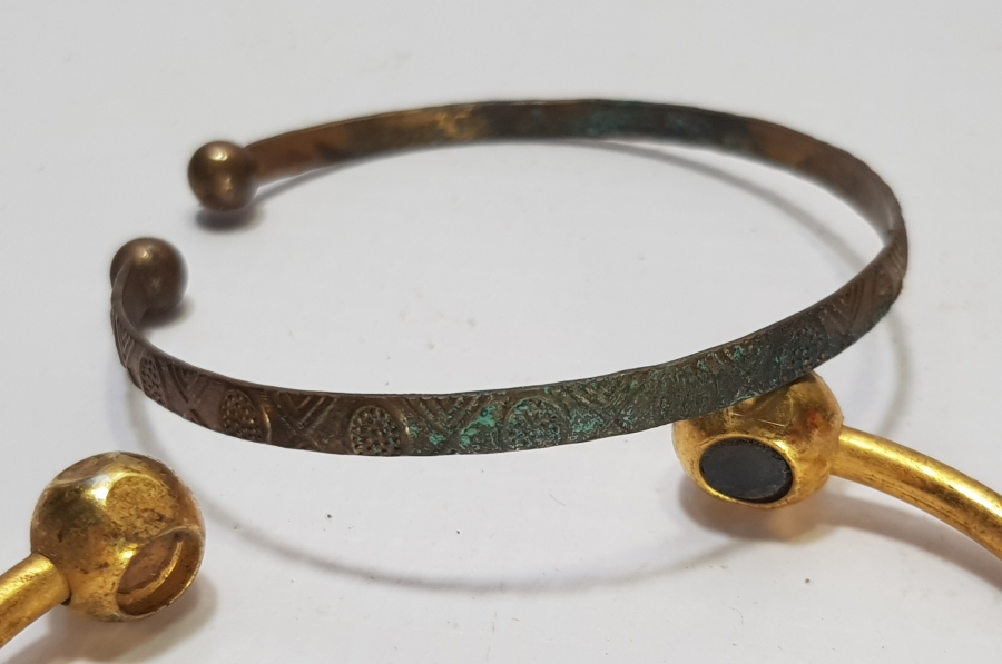 İKİ ADET ANTİKA BİLEZİK - BİLEKLİK