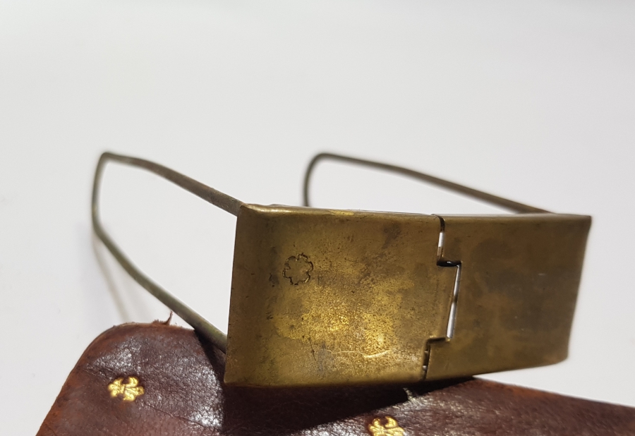 ÜZERİ ALTIN VARAKLI ANTİKA DERİ SİGARA KUTUSU