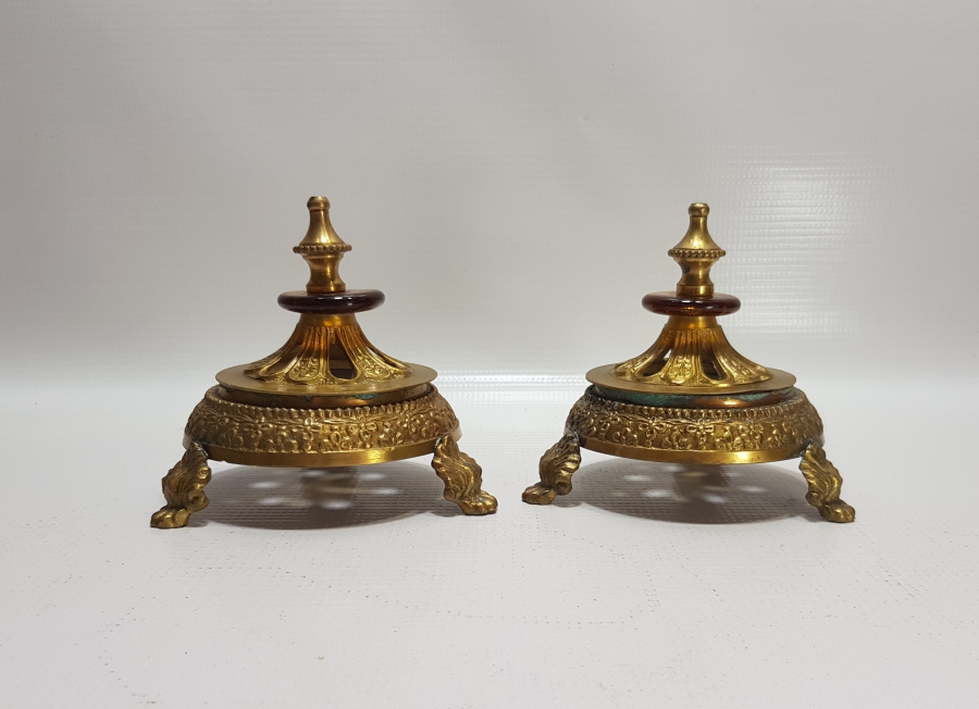 ÜZERİ KABARTMA İŞÇİLİKLİ ANTİKA İKİ ADET METAL OBJE