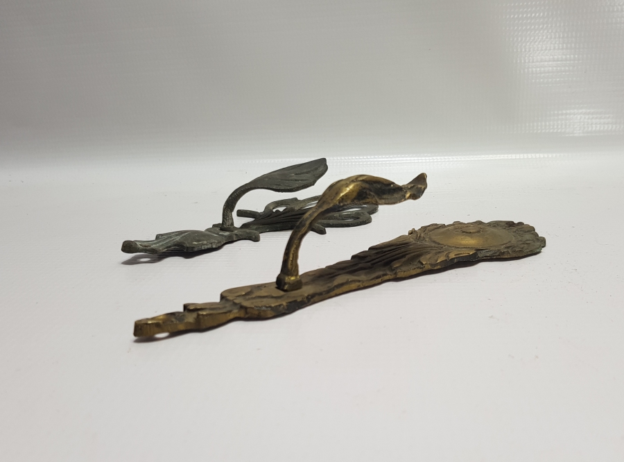 KABARTMA İŞÇİLİKLİ İKİ ADET ANTİKA ASKI