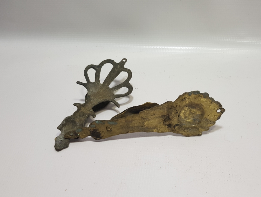 KABARTMA İŞÇİLİKLİ İKİ ADET ANTİKA ASKI