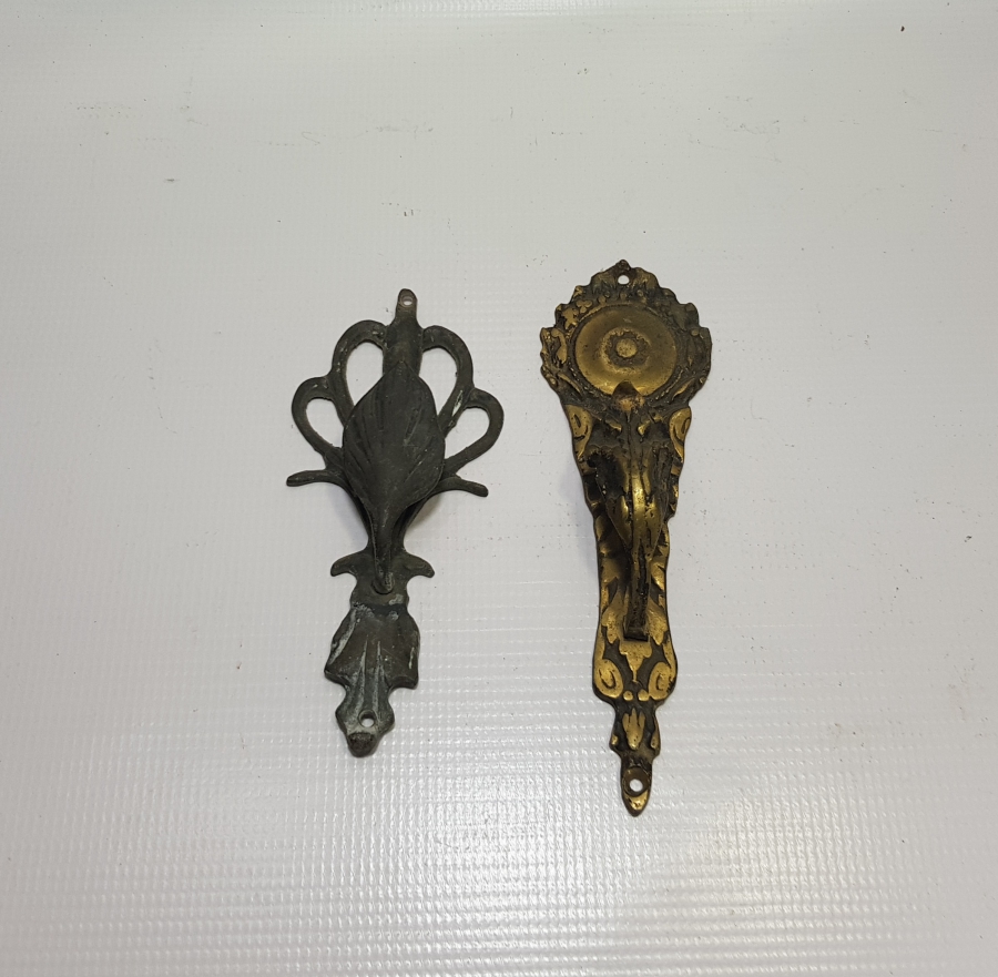 KABARTMA İŞÇİLİKLİ İKİ ADET ANTİKA ASKI