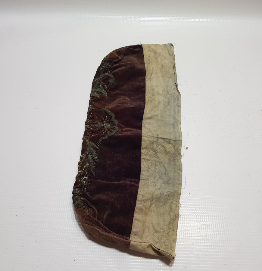 ÜZERİ SIRMA İŞÇİLİKLİ OSMANLI DÖNEMİ YASTIK BAŞI