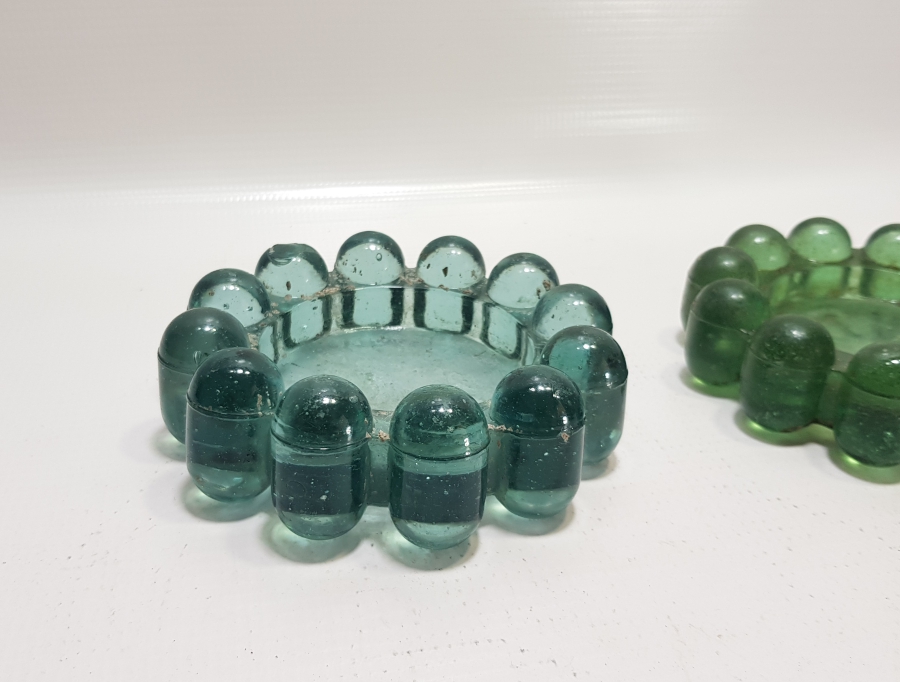 İKİ ADET ANTİKA CAM KÜLLÜK