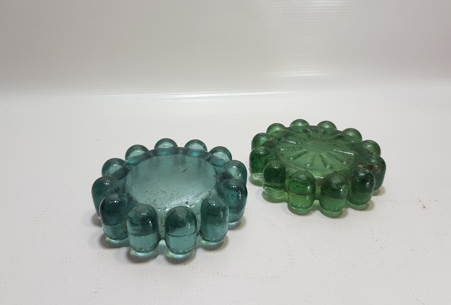 İKİ ADET ANTİKA CAM KÜLLÜK