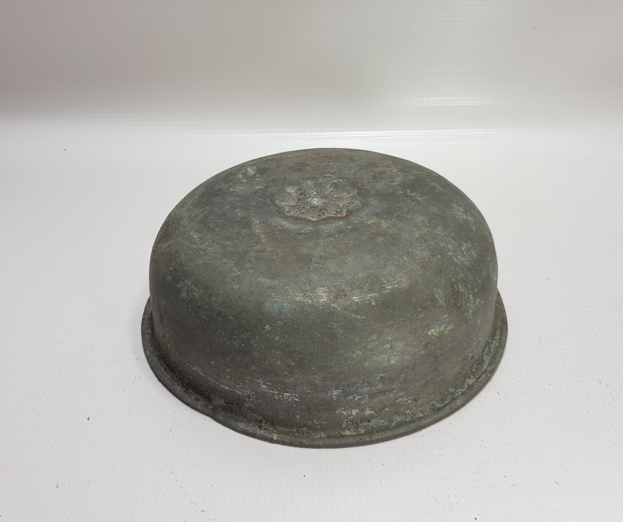 KALEM VE KABARTMA İŞÇİLİKLİ ANTİKA BAKIR HAMAM TASI