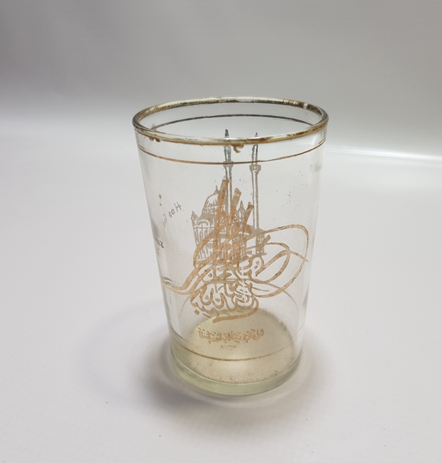 ÜZERİ TUĞRA FİGÜRLÜ VE ALTIN VARAKLI ANTİKA BARDAK