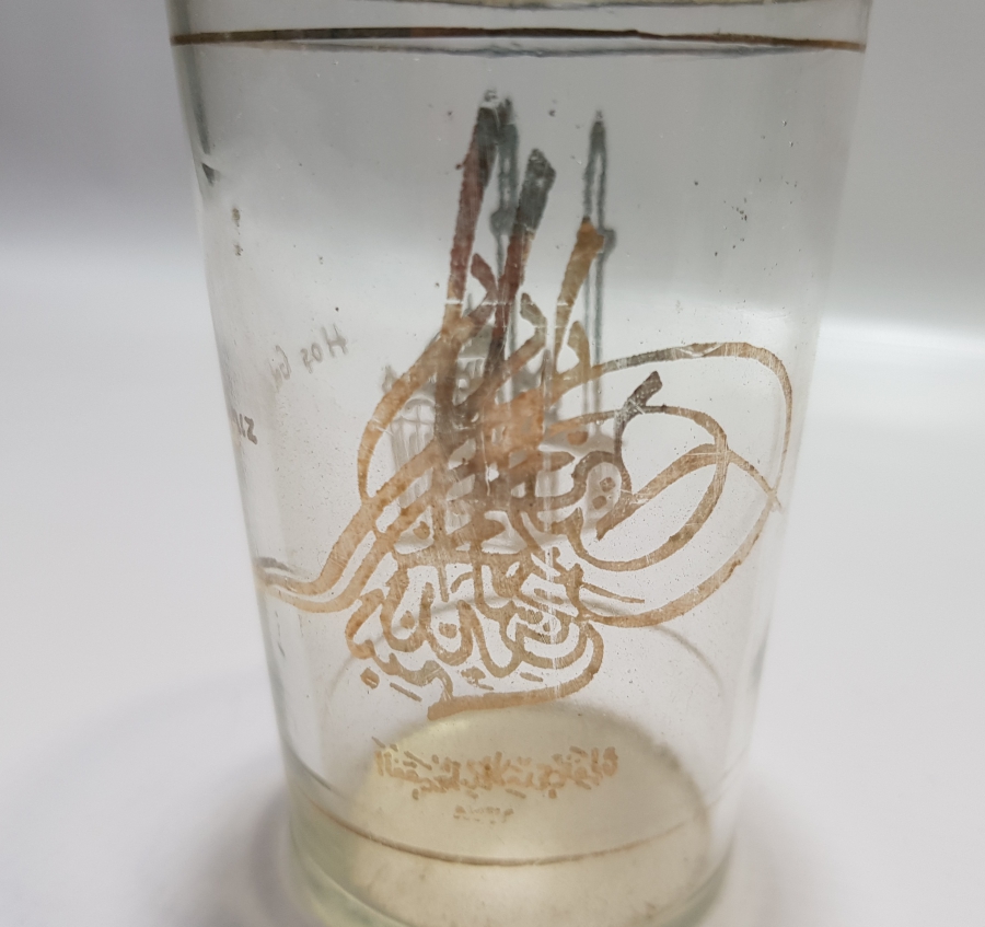 ÜZERİ TUĞRA FİGÜRLÜ VE ALTIN VARAKLI ANTİKA BARDAK